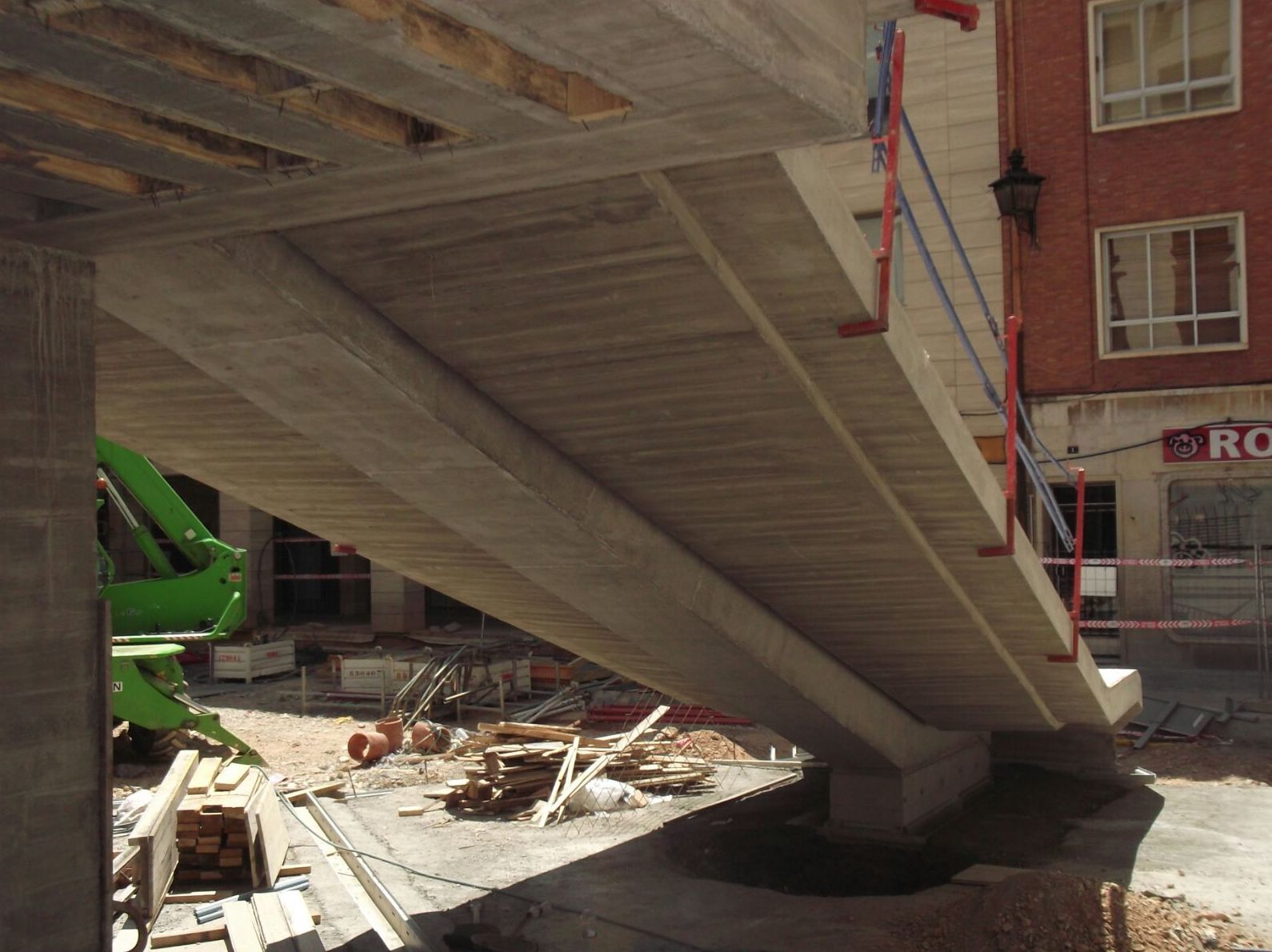 Estructura Singular de la Plaza los Amantes en Teruel