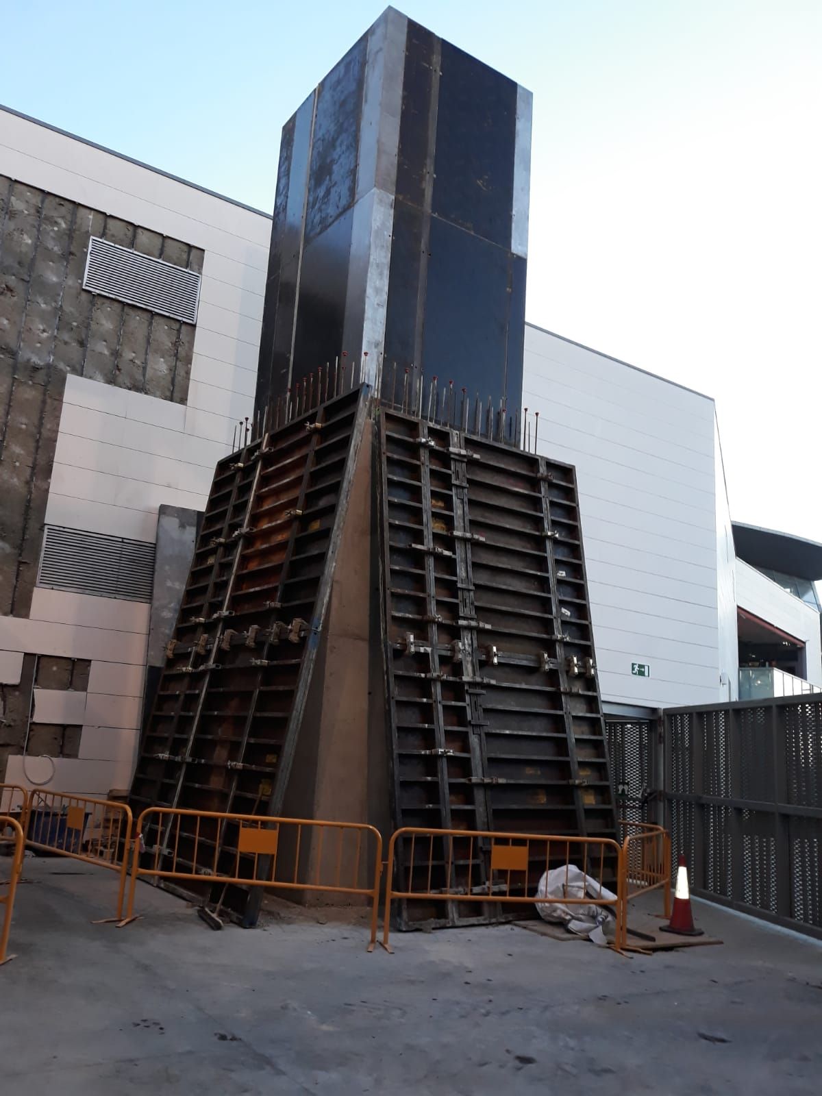 INSTALACION DE ASCENSOR ESTRUCTURA DE HORMIGON