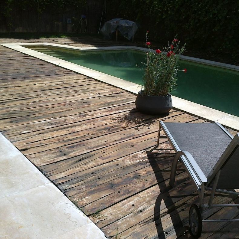 Instalación de tarima para piscina