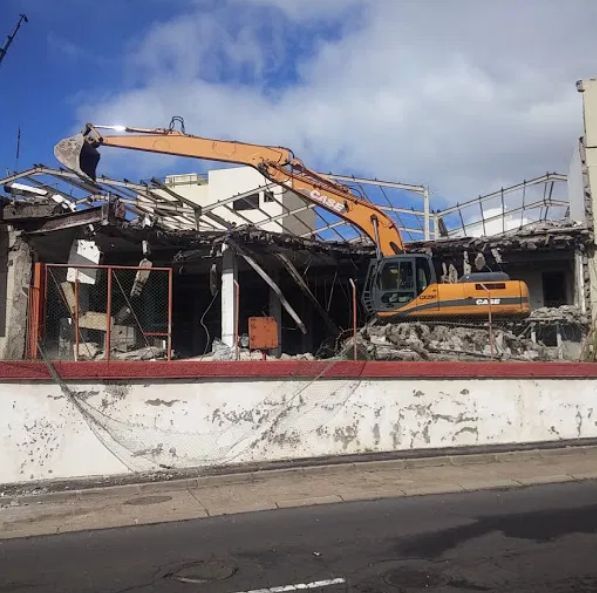 Trabajos de demolición en Tenerife