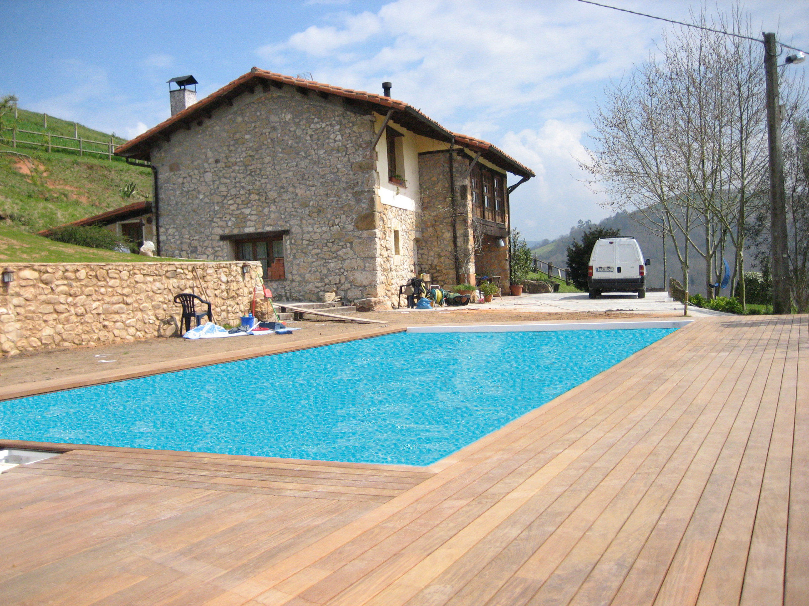 Tarima exteriores piscina casa rural ASTURIAS