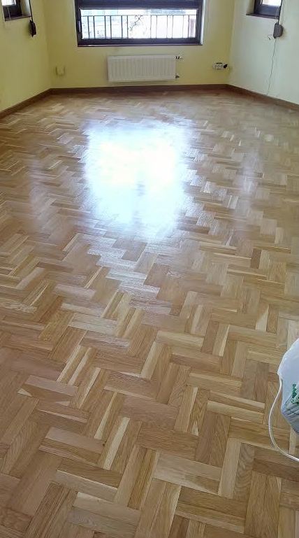 PARQUET ESPIGA Y ACUCHILLADO Y BARNIZADO EN GIJON