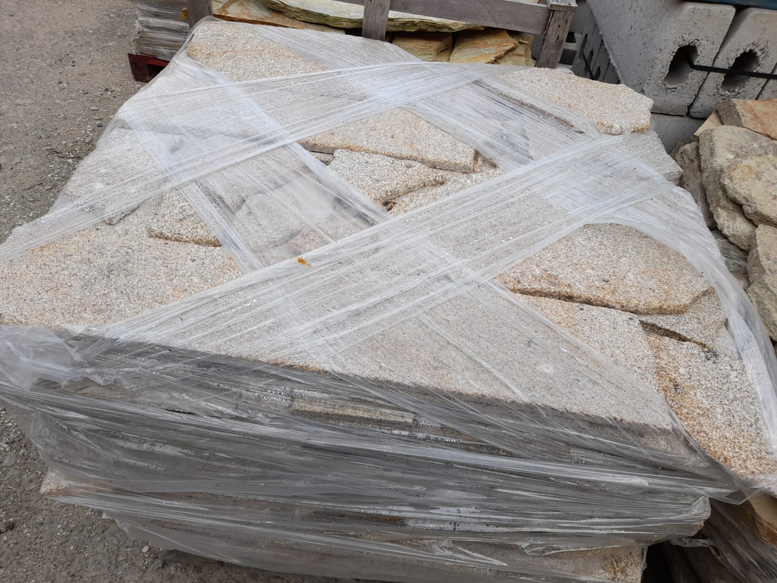 Venta de piedras para construcción y jardín
