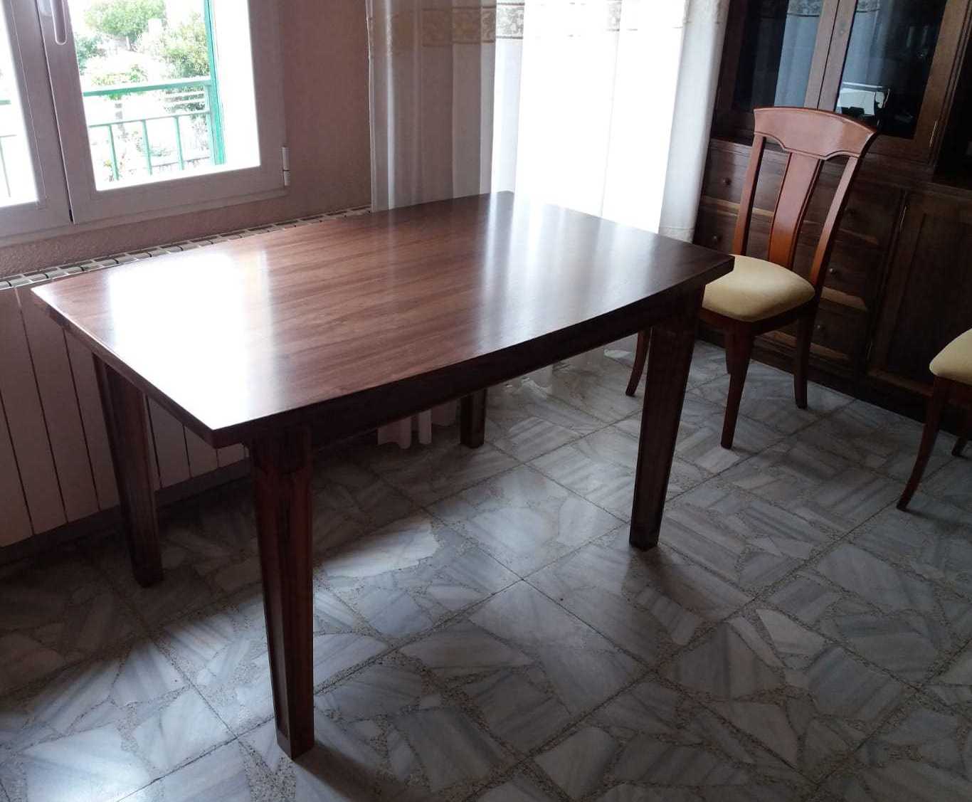 Mesa de madera maciza