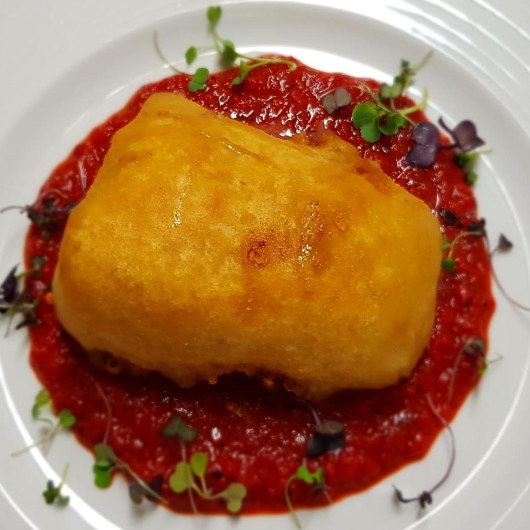 Tajada de Bacalao en Tempura con Crema de Pimientos Asados