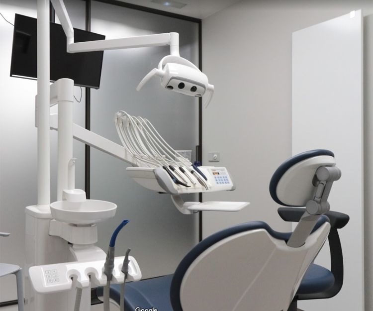 Clínica dental especializada en implantología