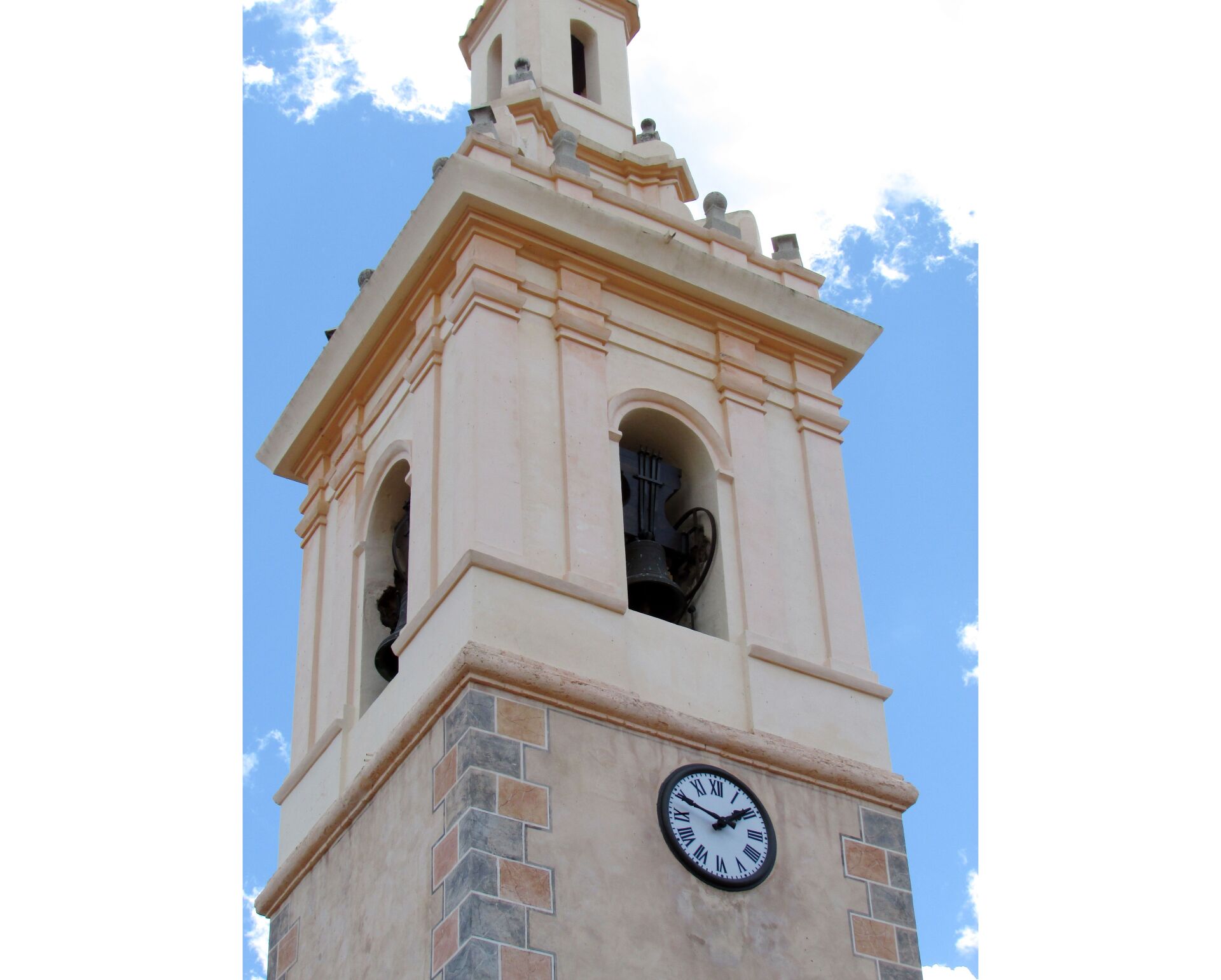Reloj en la torre de La Llosa