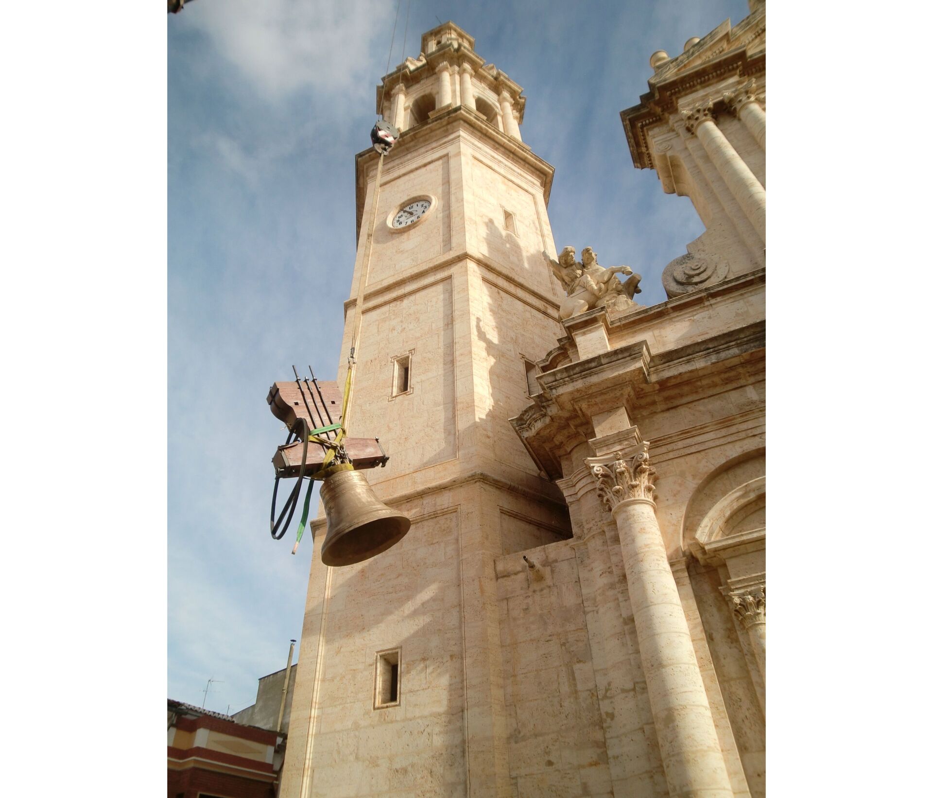 Montaje de campanas en Torres de Iglesias