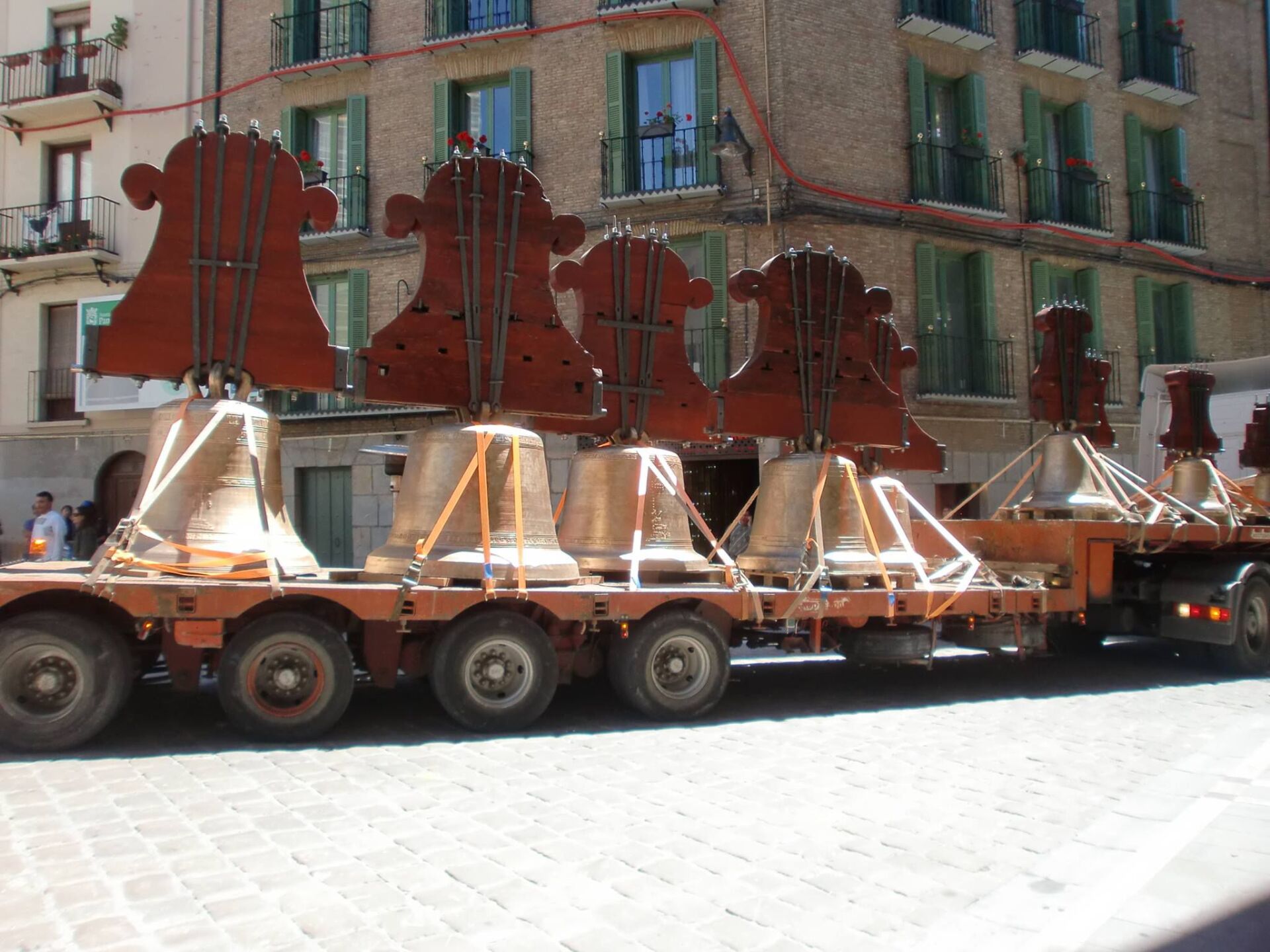 Venta e instalación de campanas de bronce