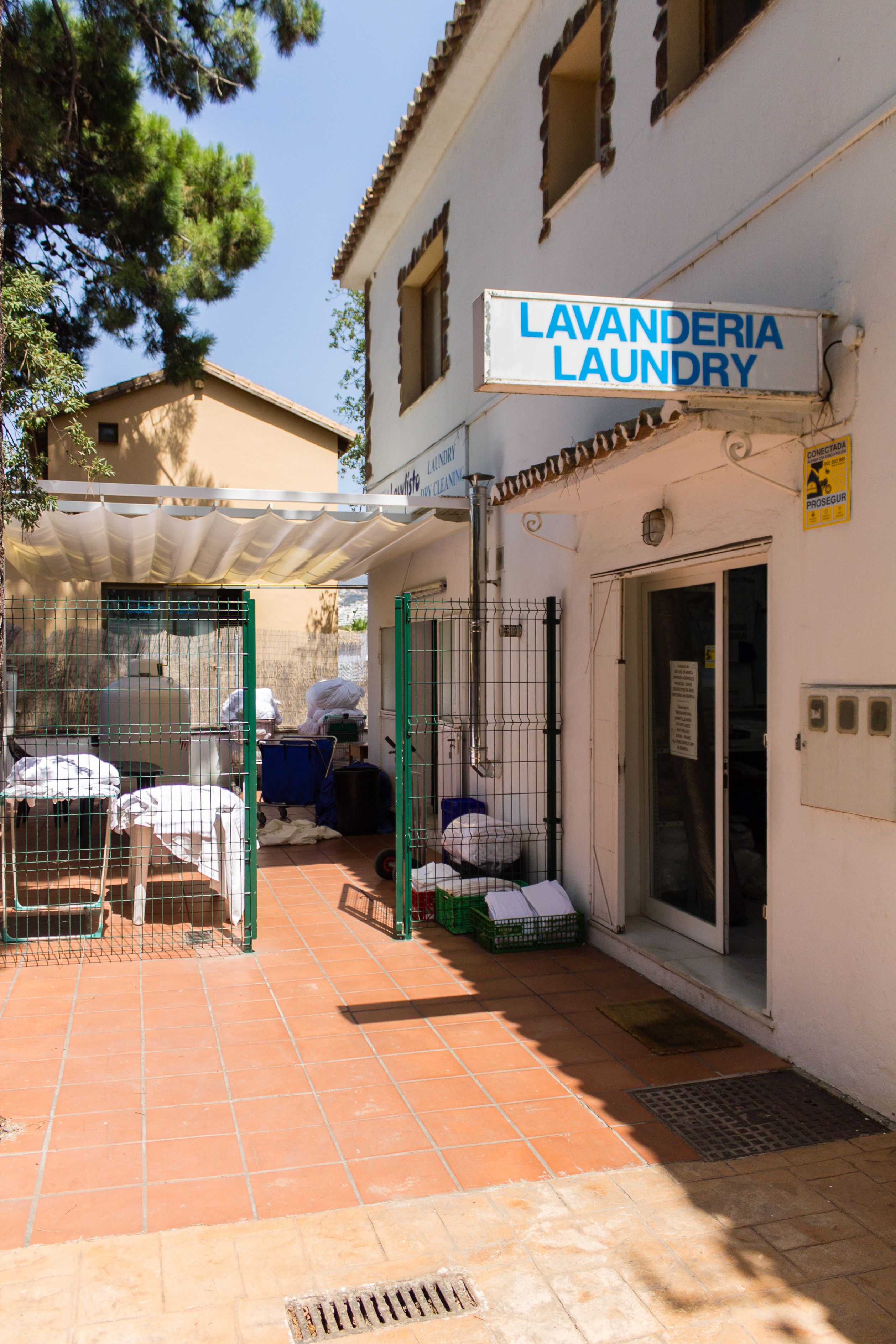 Exterior LAVANDERÍA TINTORERÍA LAVYLISTO