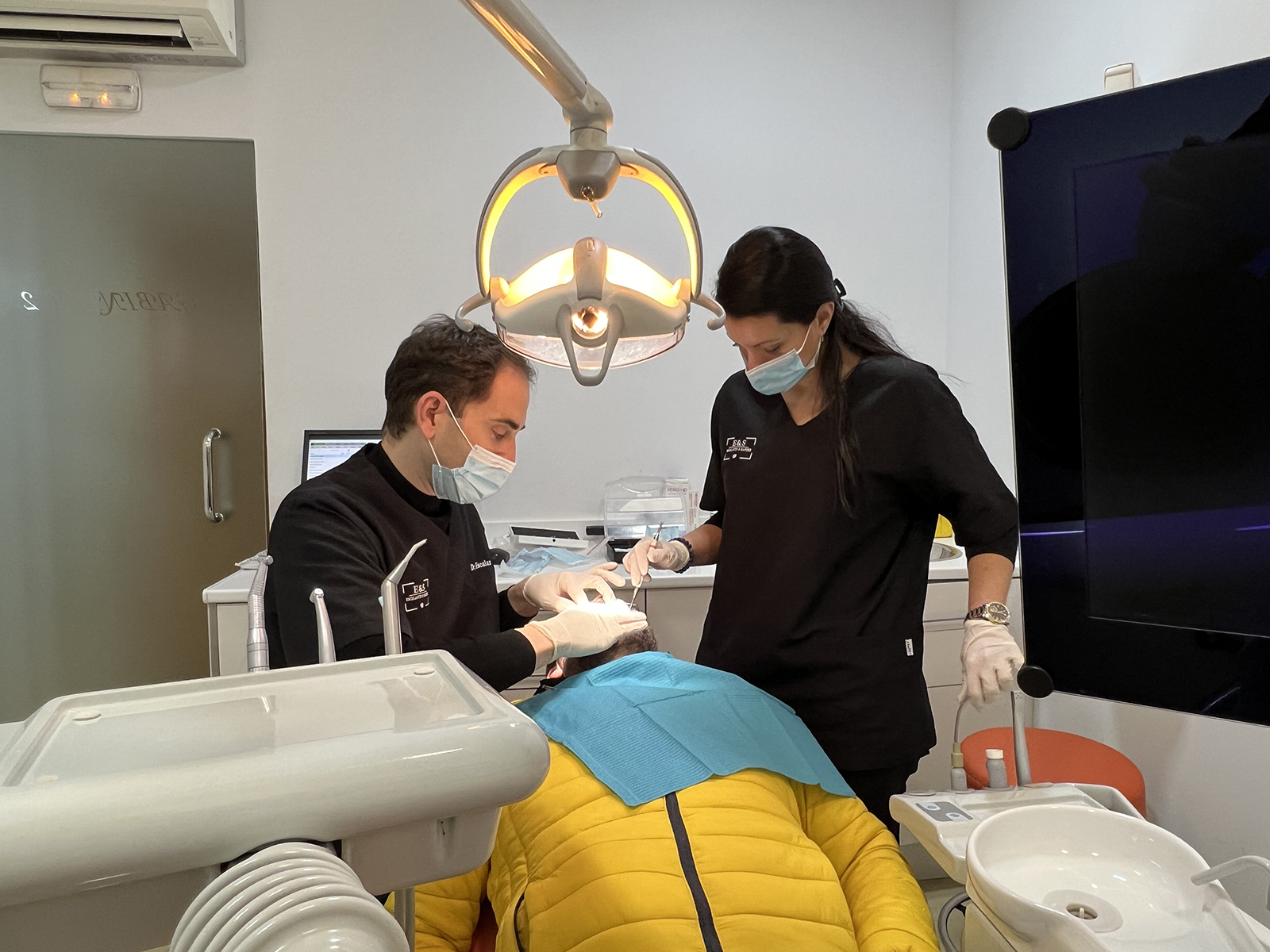 Especializados en implantes dentales