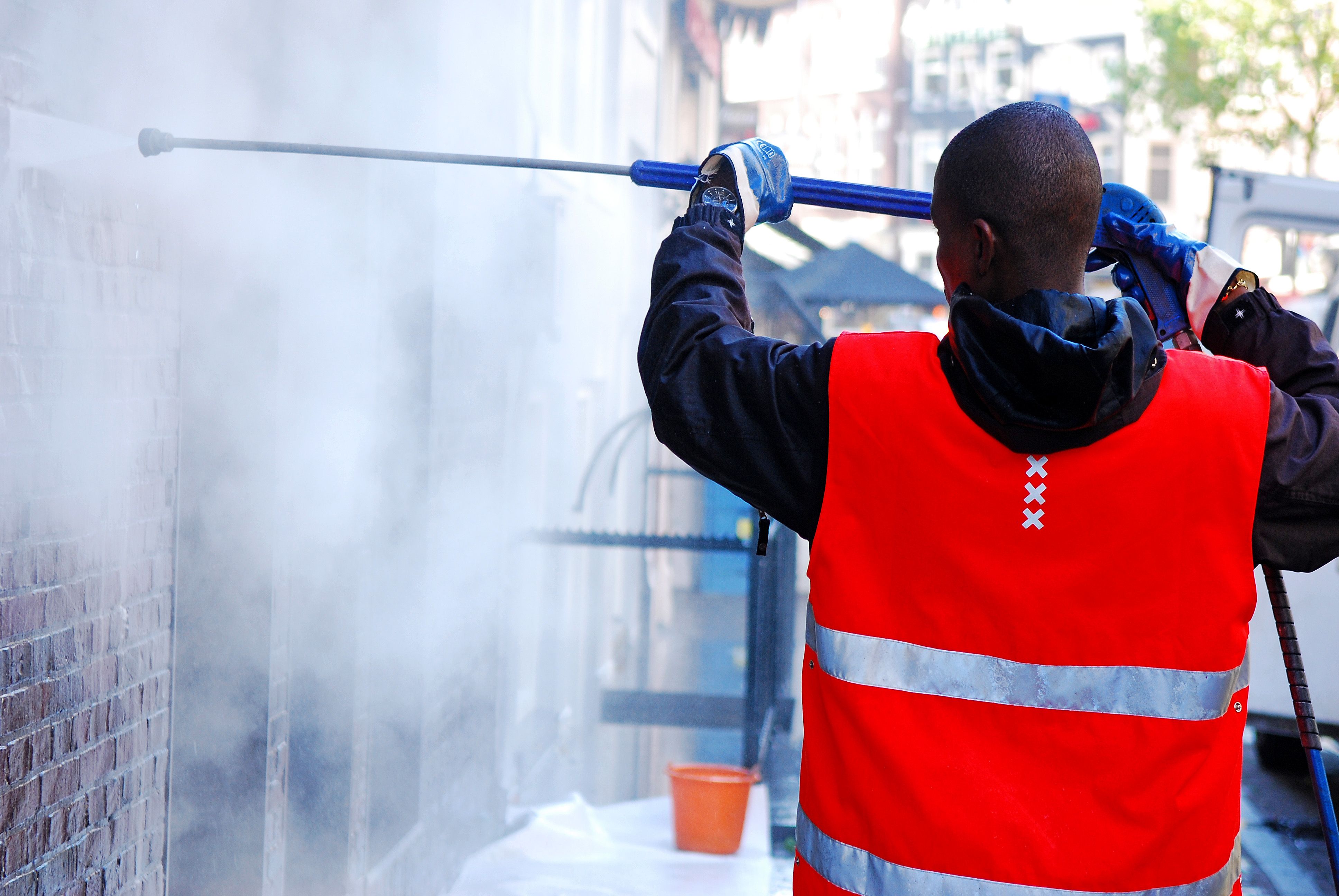 Tratamiento especial para la eliminación de grafittis en Terrassa