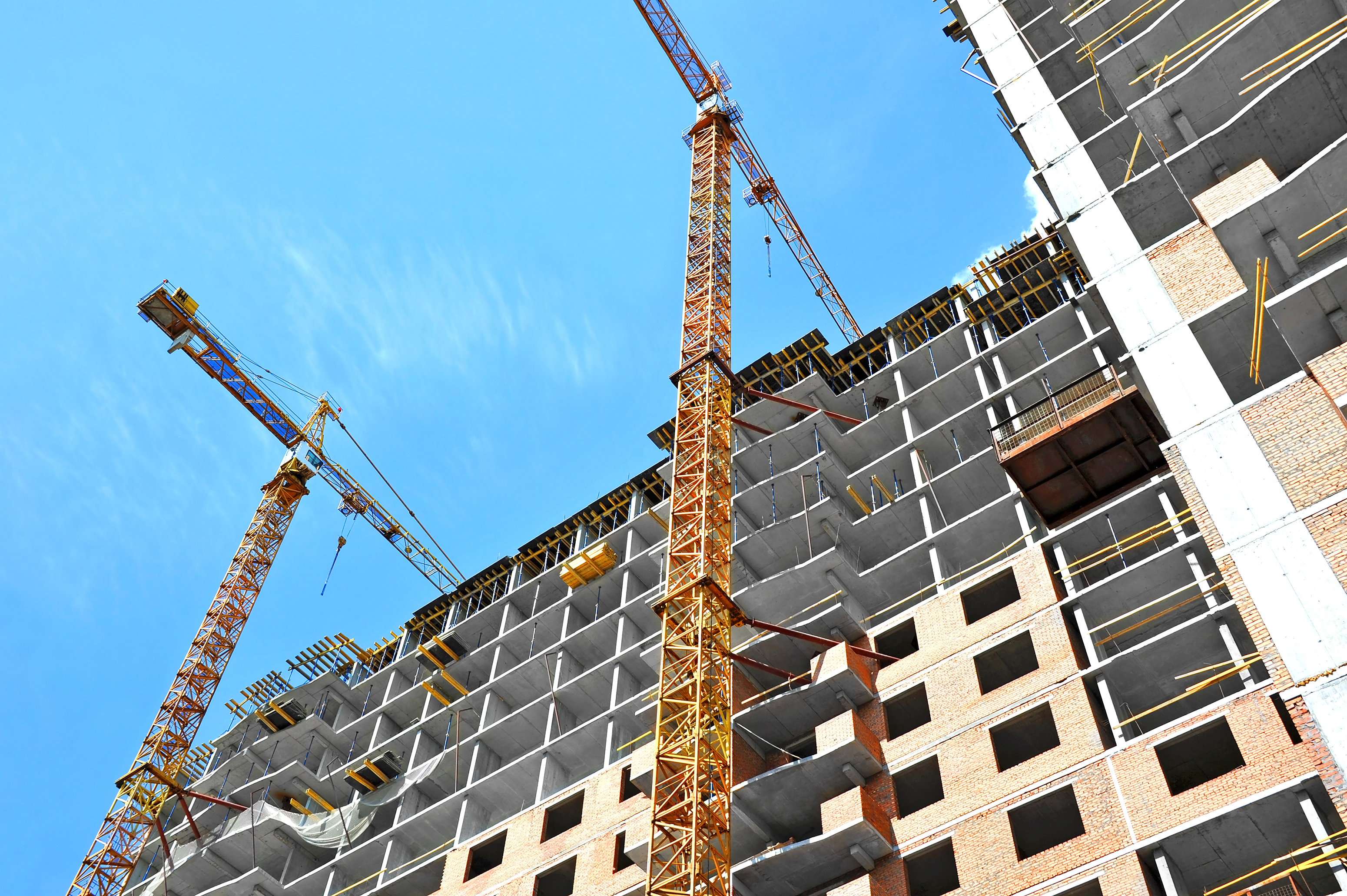 Grúas de construcción en Sevilla