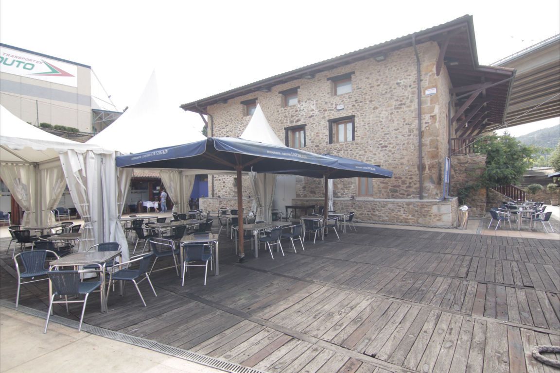 Terraza y carpa para celebraciones en exterior