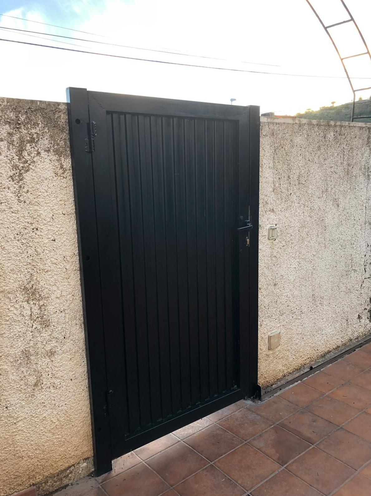 Puertas de garaje en Tenerife  Reparaciones y Automatismos LGH