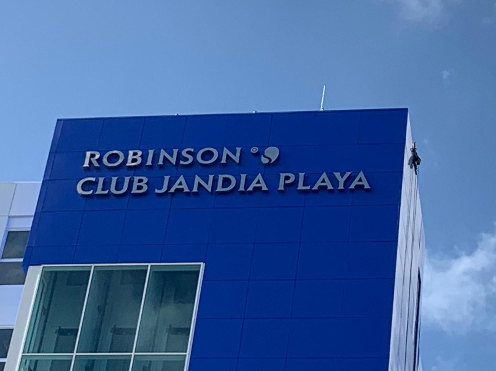 Robinson Club Jandia Playa, (Limpieza de cristales)