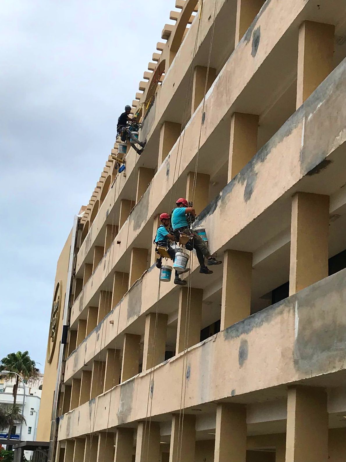 Rehabilitación y pintado de fachada. (Hotel El Dorado, Gran Canaria)