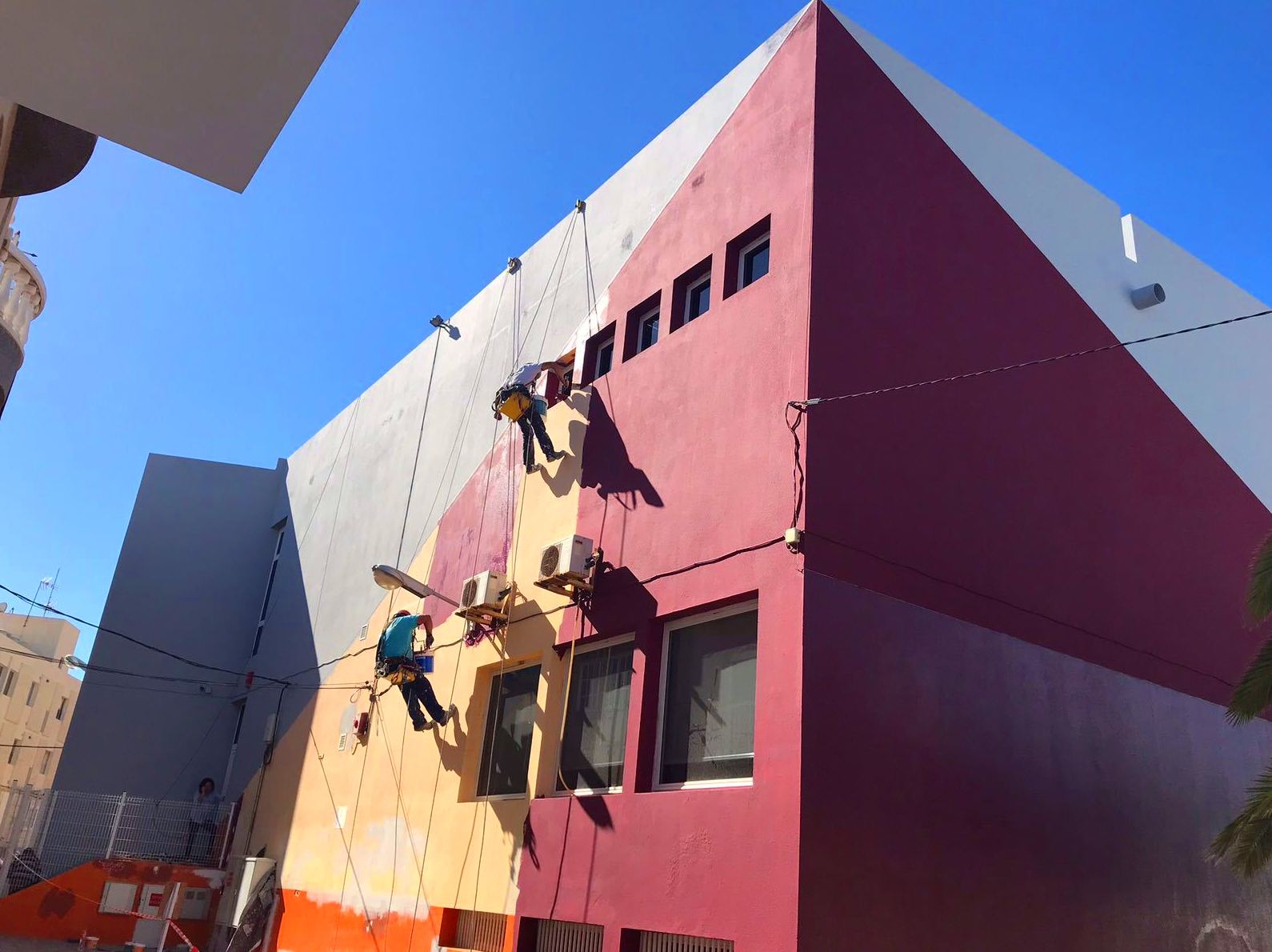 Rehabilitación y pintado de fachada.(Biblioteca de Puerto del Rosario, Fuerteventura)