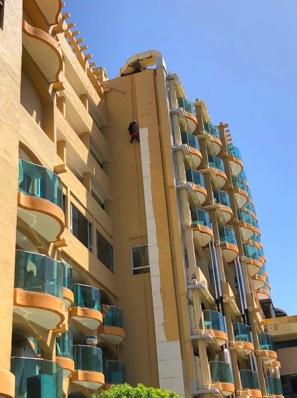 Rehabilitación y pintado de fachada.(Hotel El Dorado, Gran Canaria)