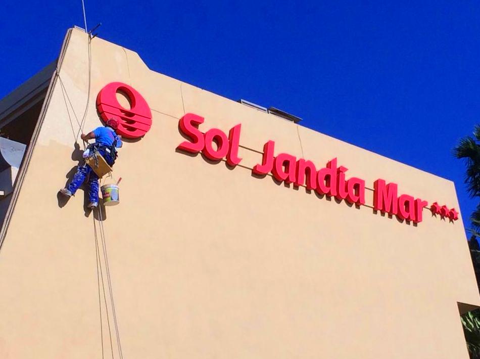 Rehabilitación y pintado de fachada (Hotel Sol Jandía Mar, Fuerteventura).