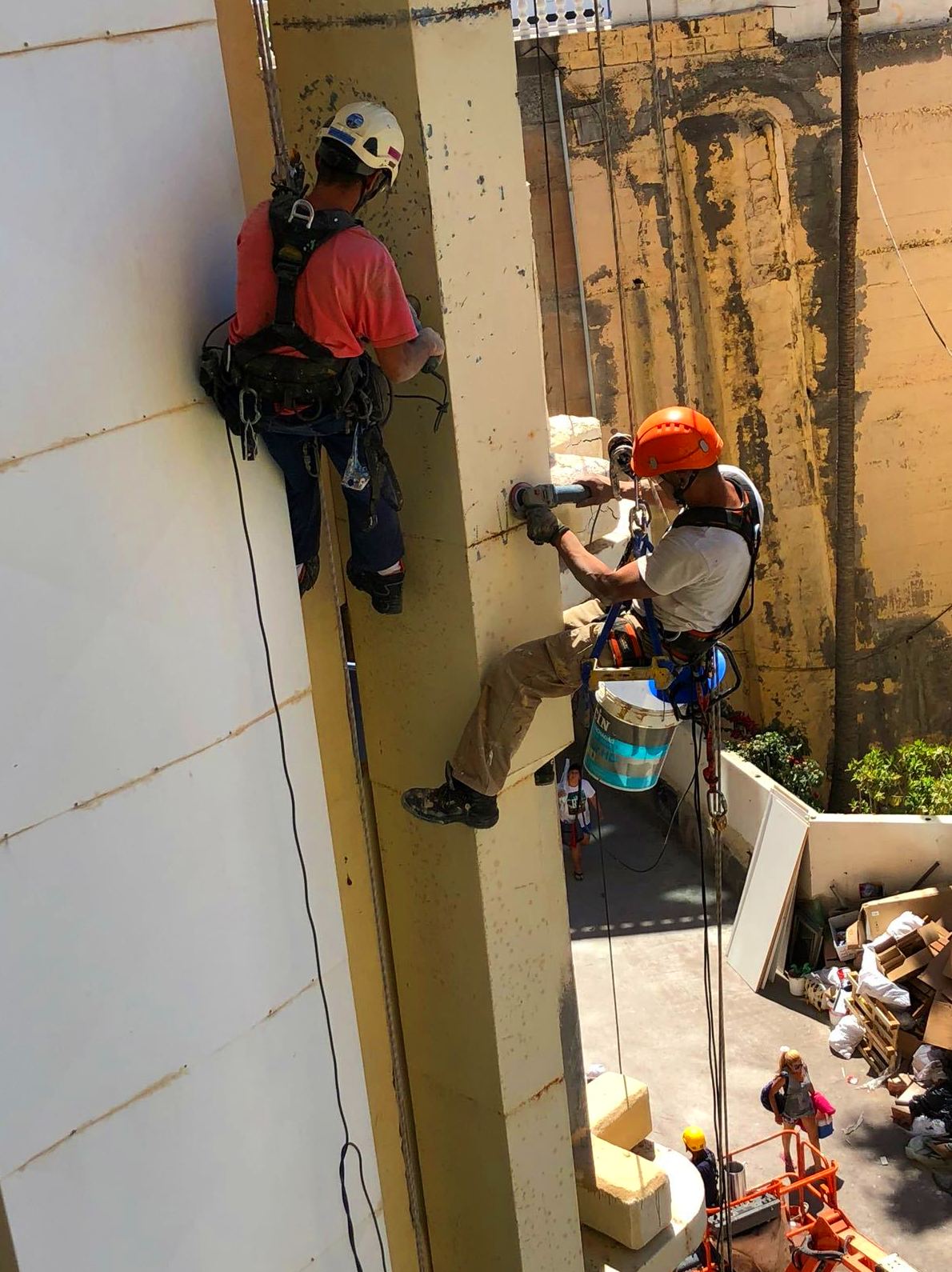 Rehabilitación y pintado de fachada.(Hotel El Dorado, Gran Canaria)