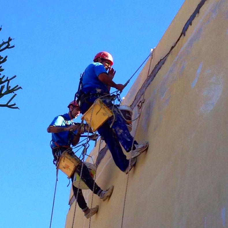 Rehabilitación y pintado de fachada.