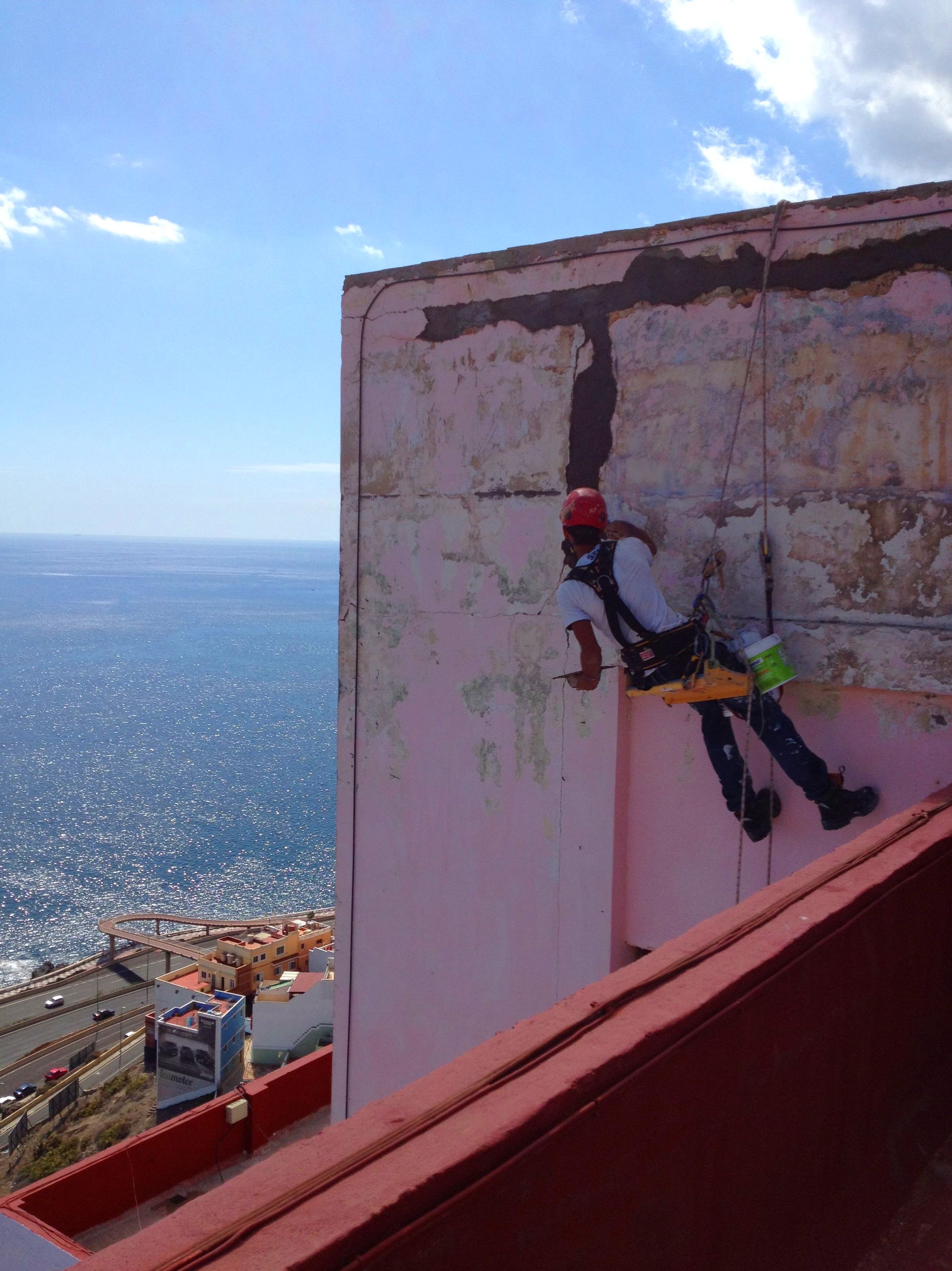 Rehabilitación y pintado de fachada.