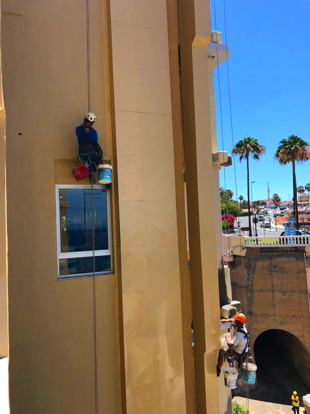 Rehabilitación y pintado de fachada.(Hotel El Dorado, Gran Canaria)