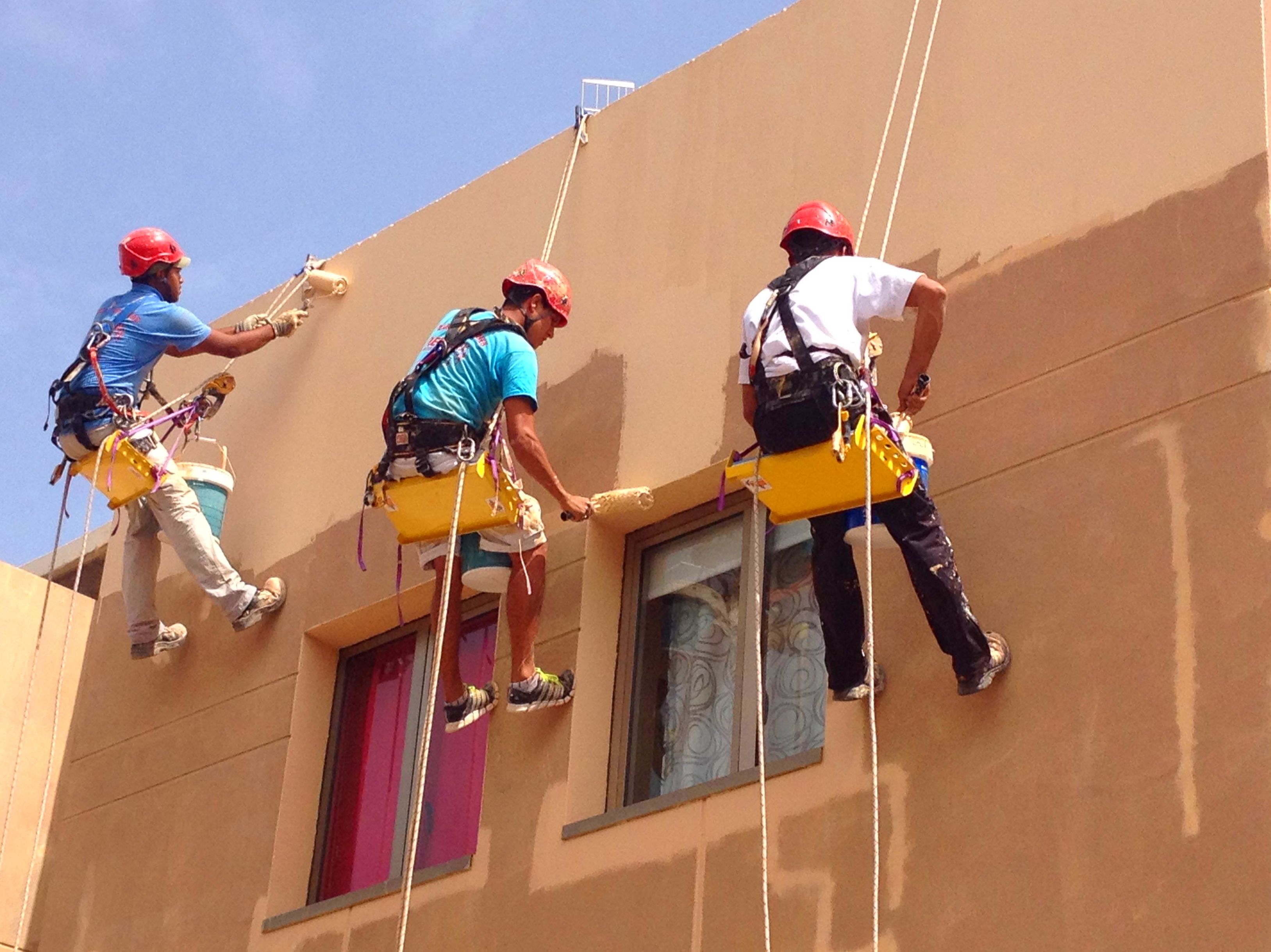 Rehabilitación y pintado de fachada.