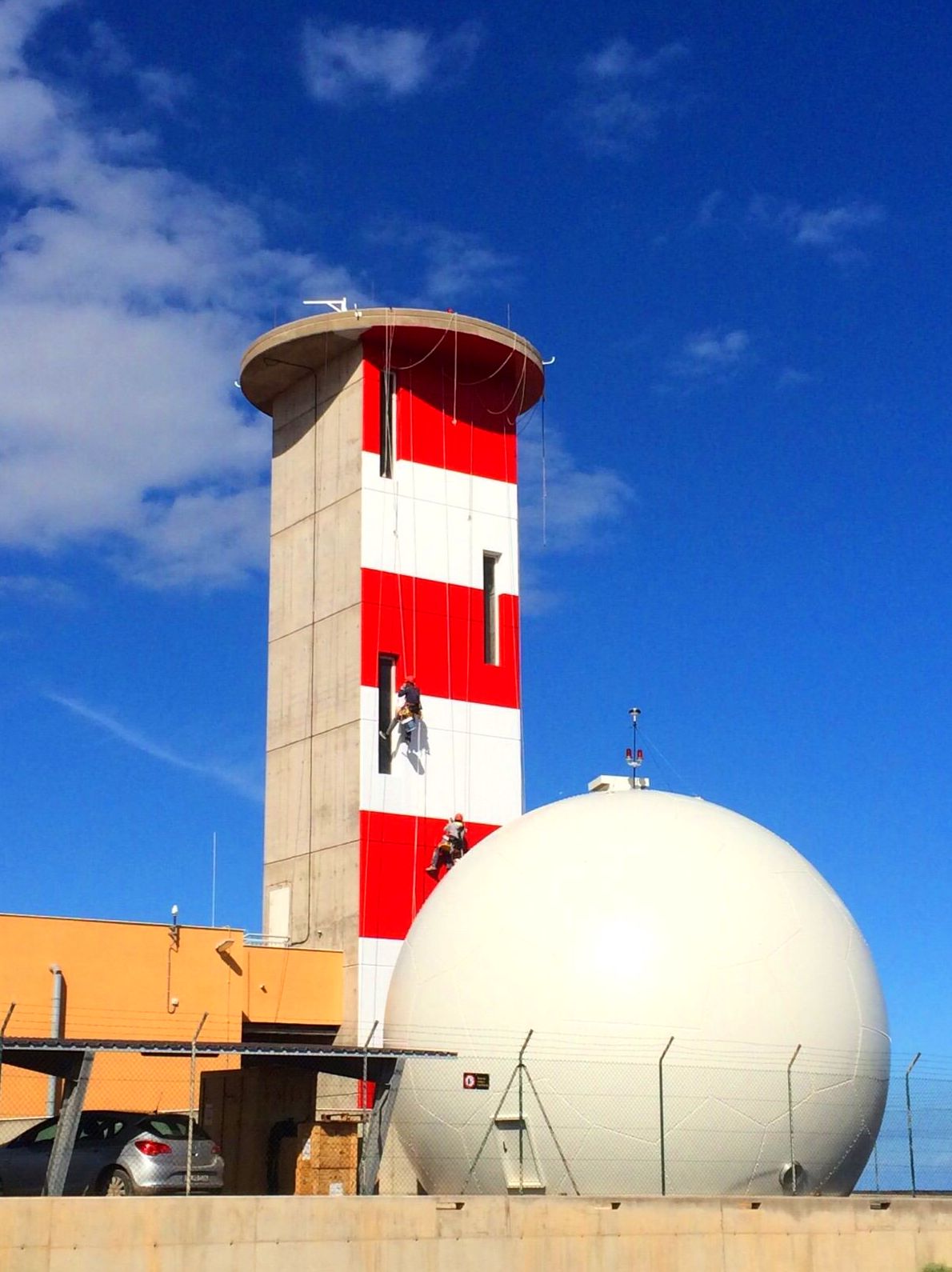 Pintado de Radomo de Aeropuerto de Fuerteventura.