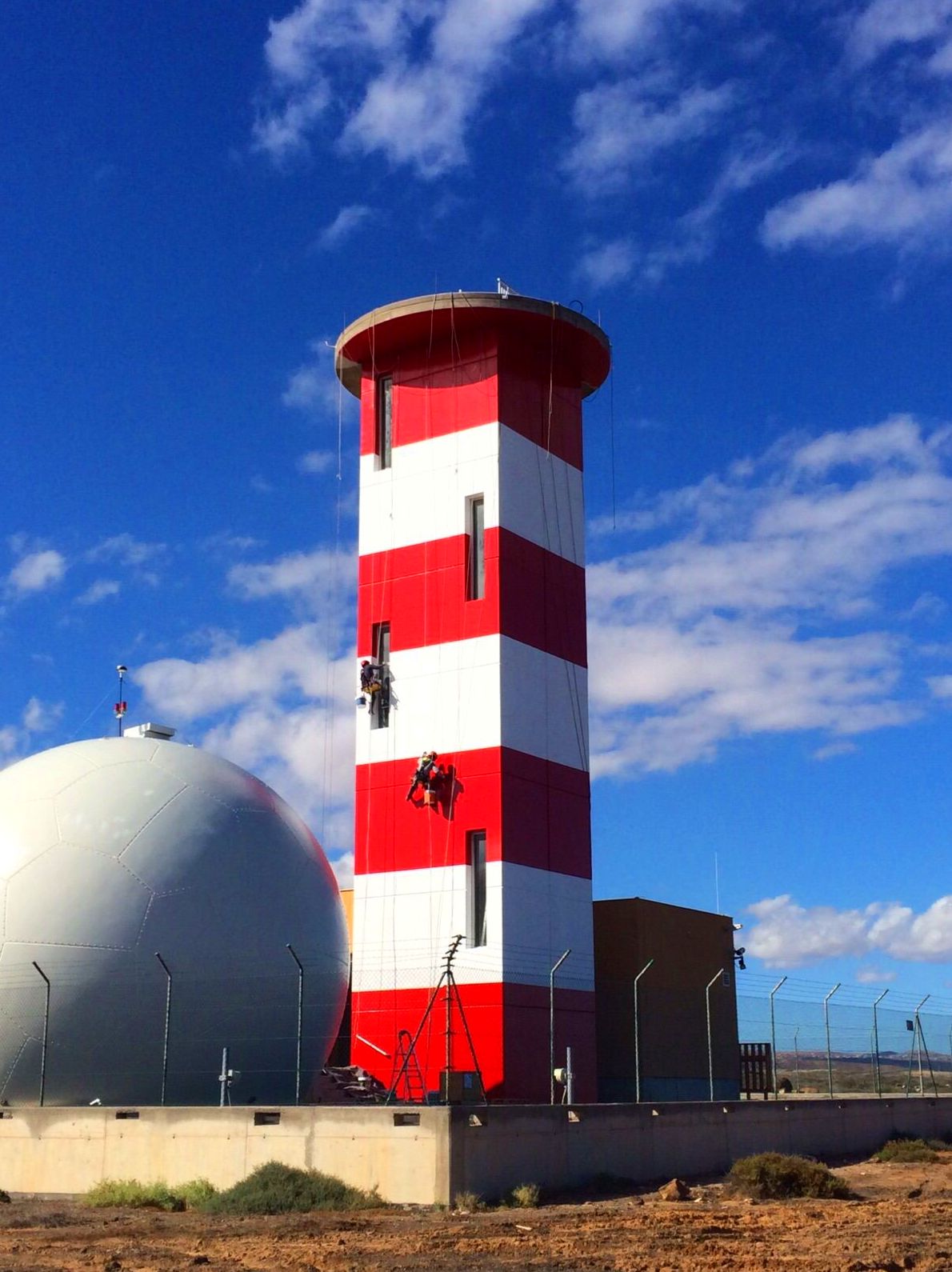 Pintado de Radomo de Aeropuerto de Fuerteventura.