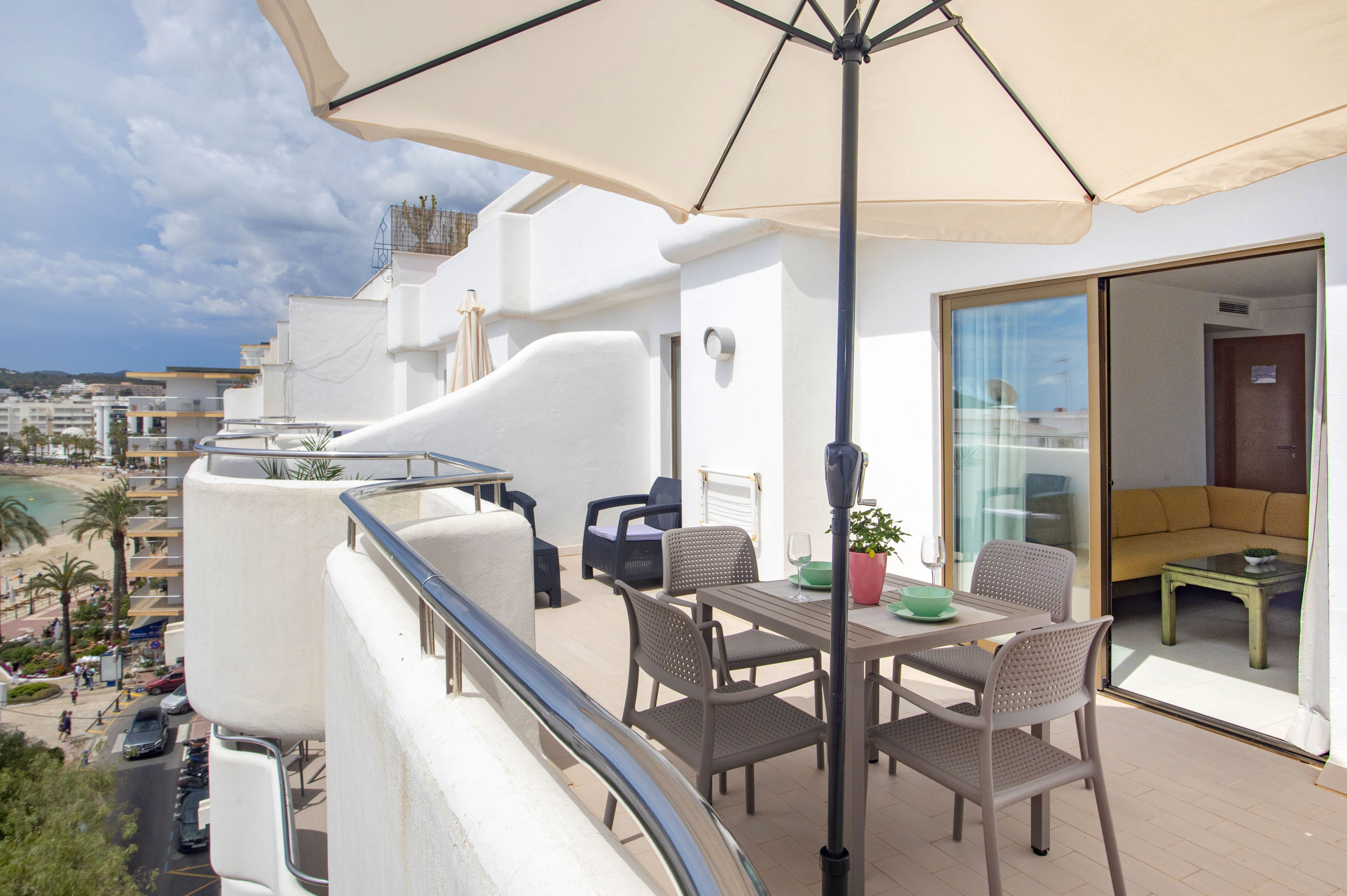 Penthouse 2.   1/4 pers.- vista terraza exterior