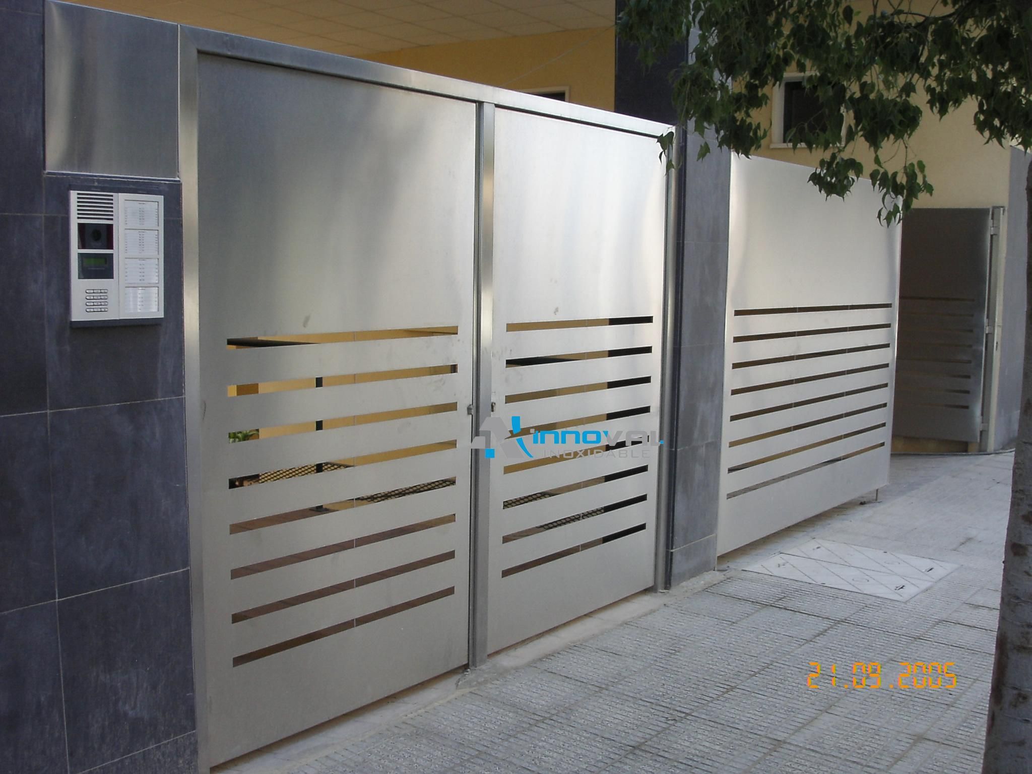 Puertas de acero inoxidable en Huelva