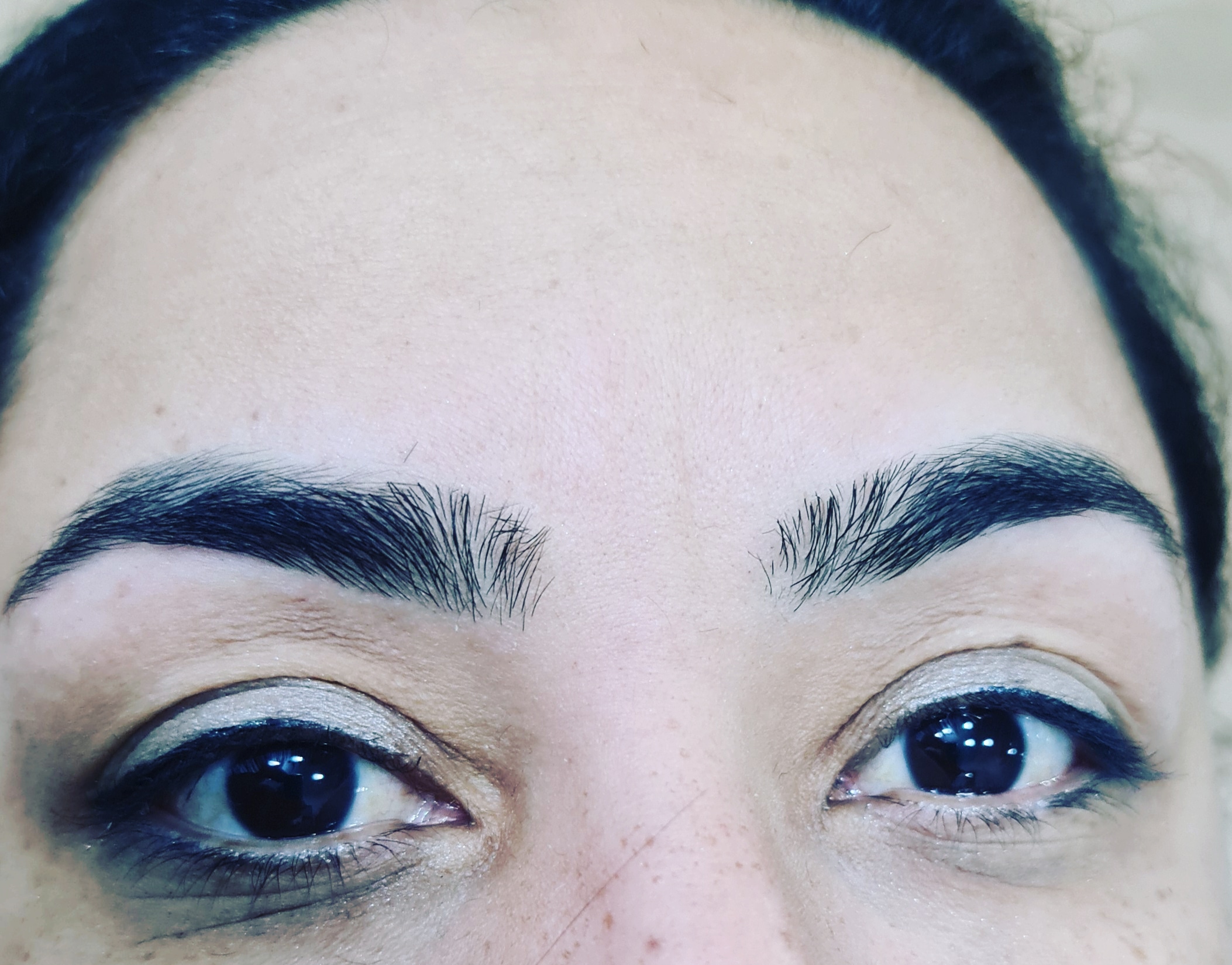 Cejas perfectas con depilación con hilo