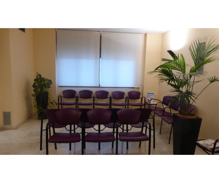 Sala de espera de nuestra clínica dental en Tarragona