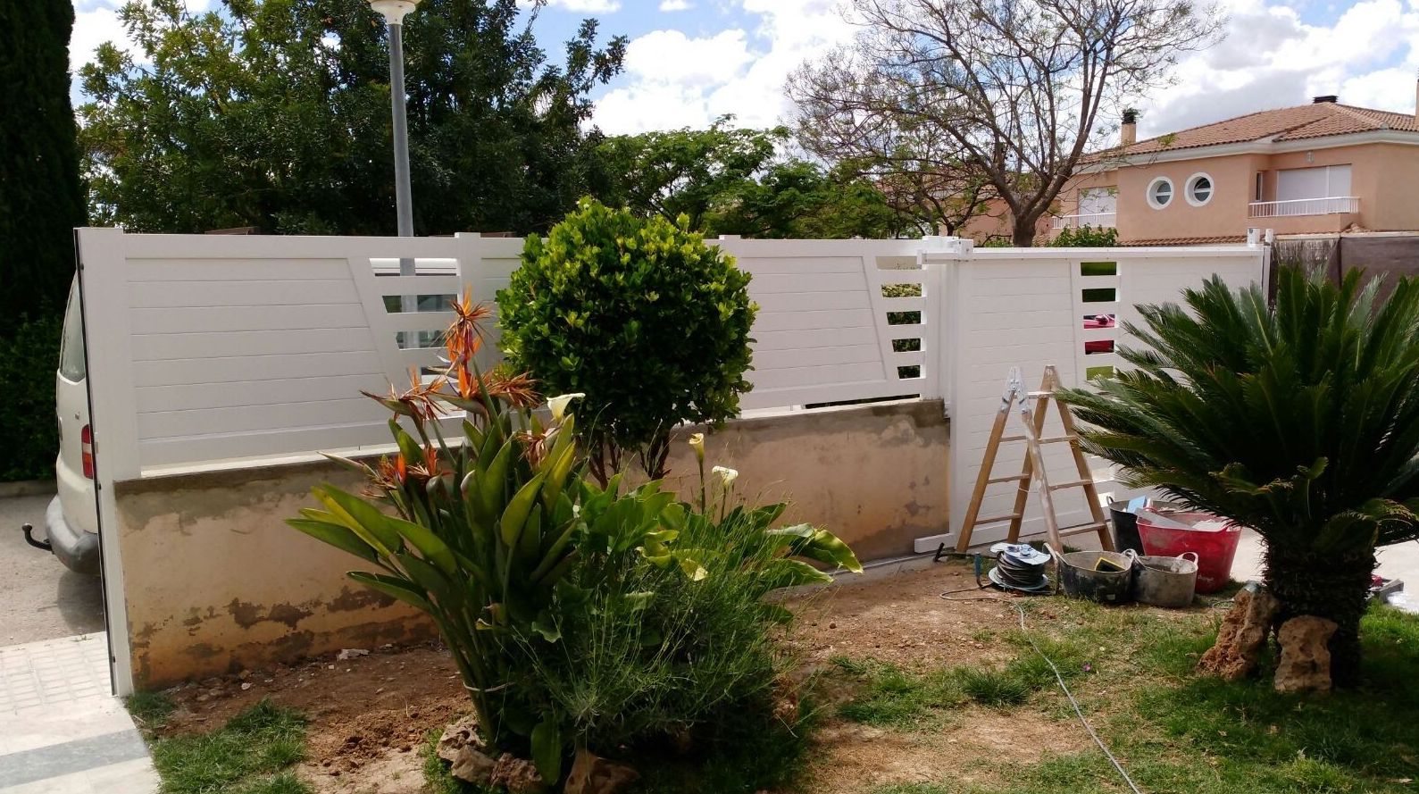 Puertas y Valla de Parcela de Aluminio Blanco FAREM AGMA