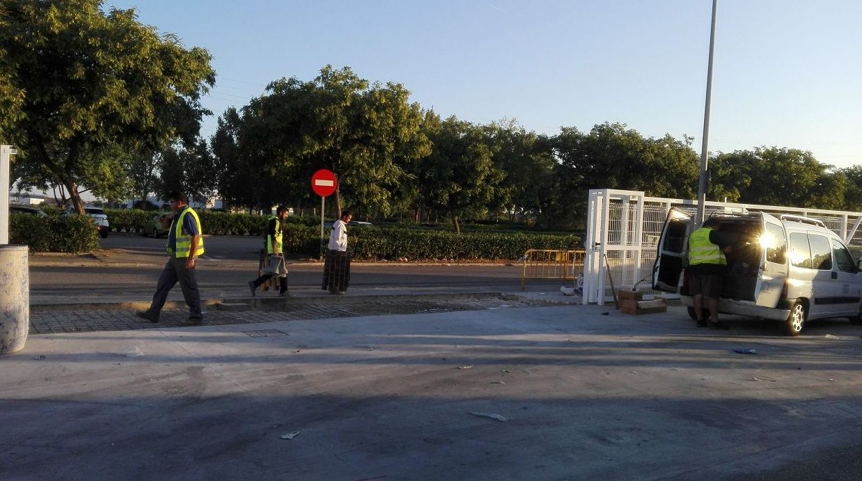 Preparación de obra para  corredera automática industrial