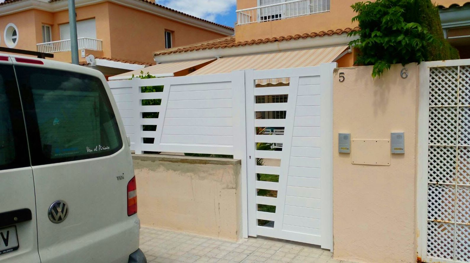 Puertas y Valla de Parcela de Aluminio Blanco FAREM AGMA