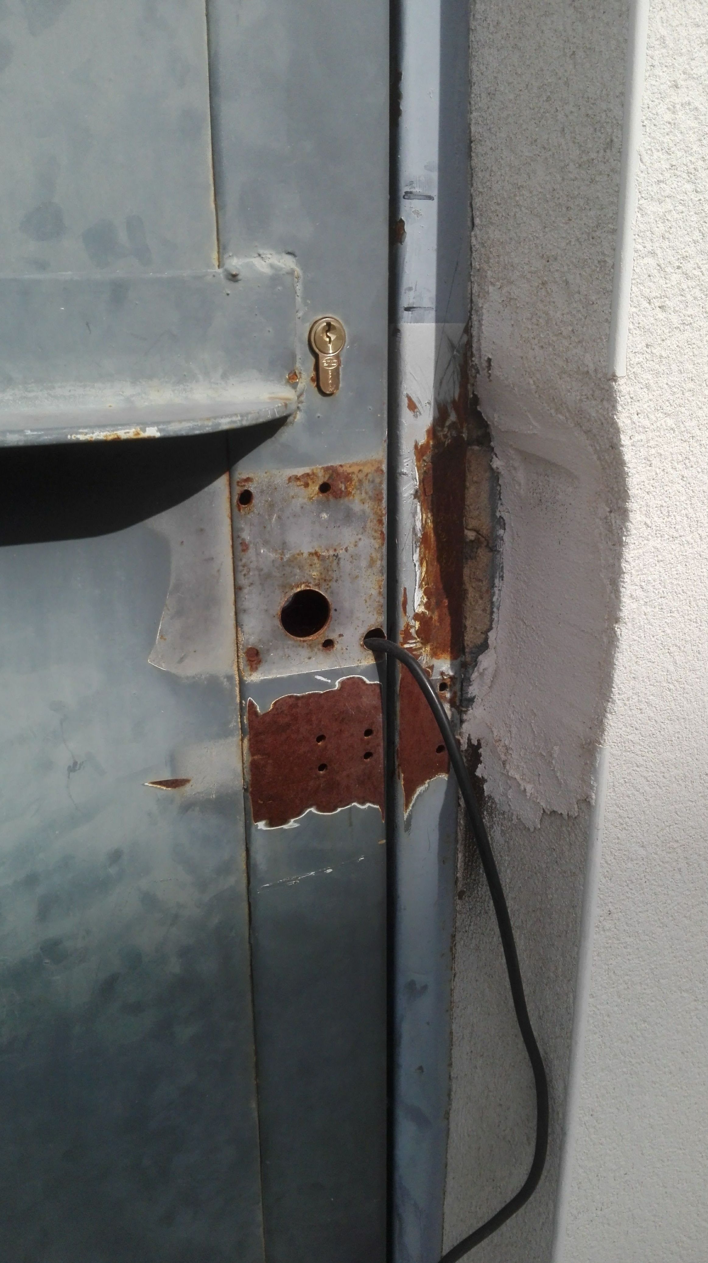 automatización de puerta batiente residencial en torrent electro cerradura