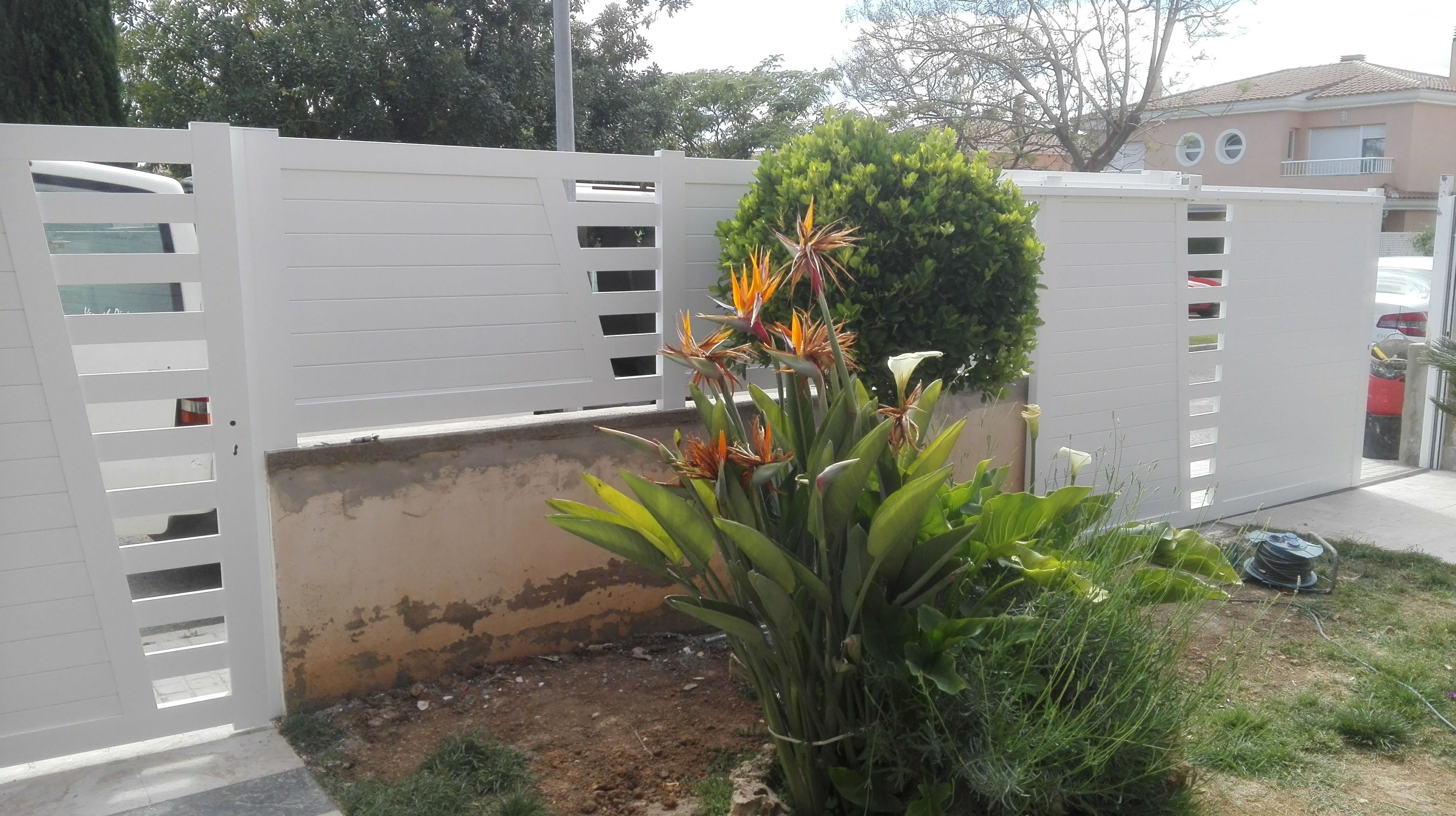 Puertas y Valla de Parcela de Aluminio Blanco