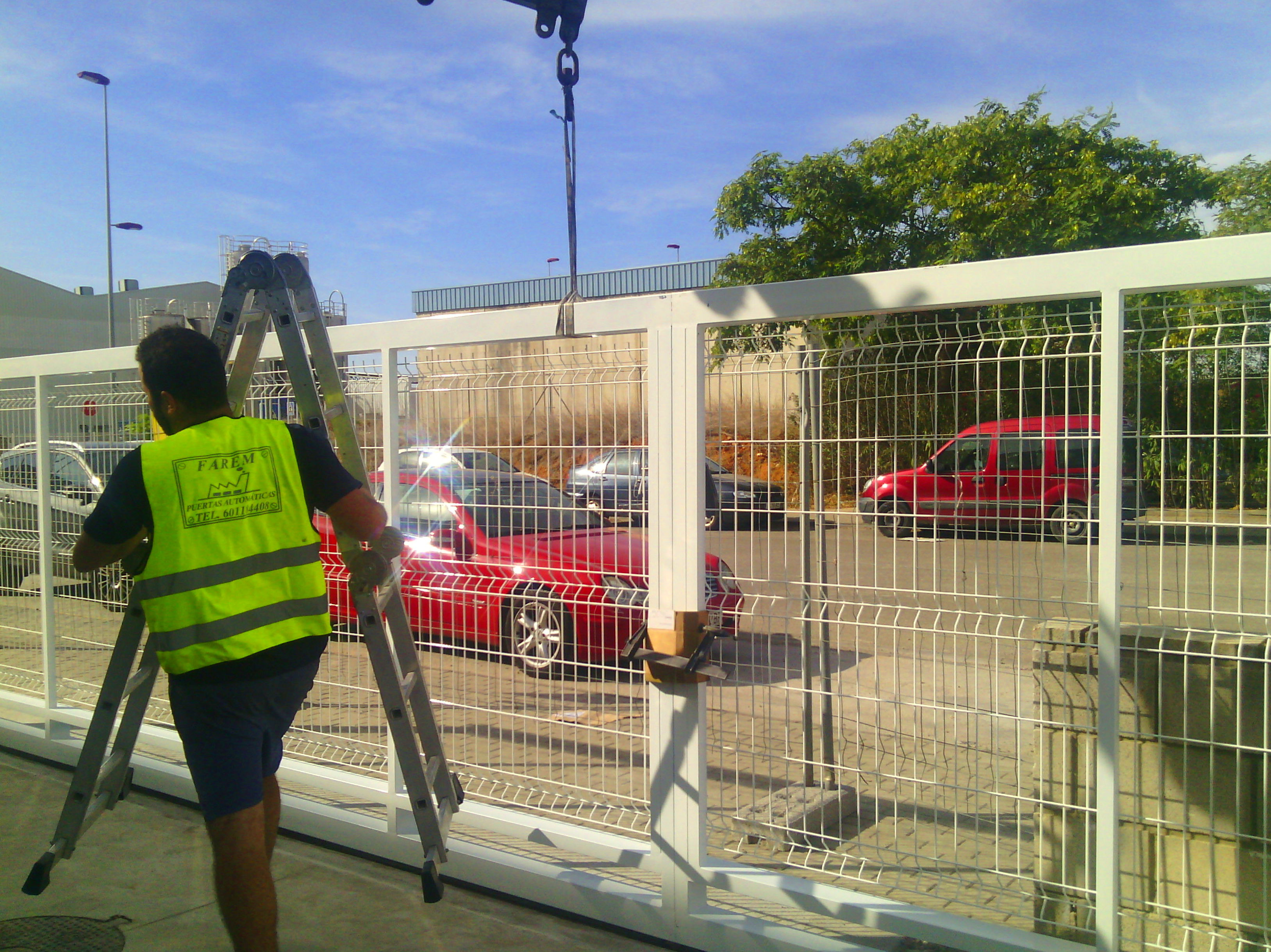 Puerta corredera automática de mallado de 10 metros industrial