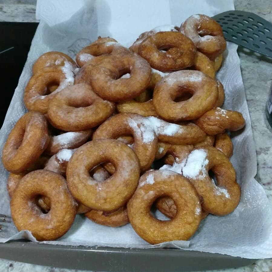 Buñuelos valencianos con azúcar