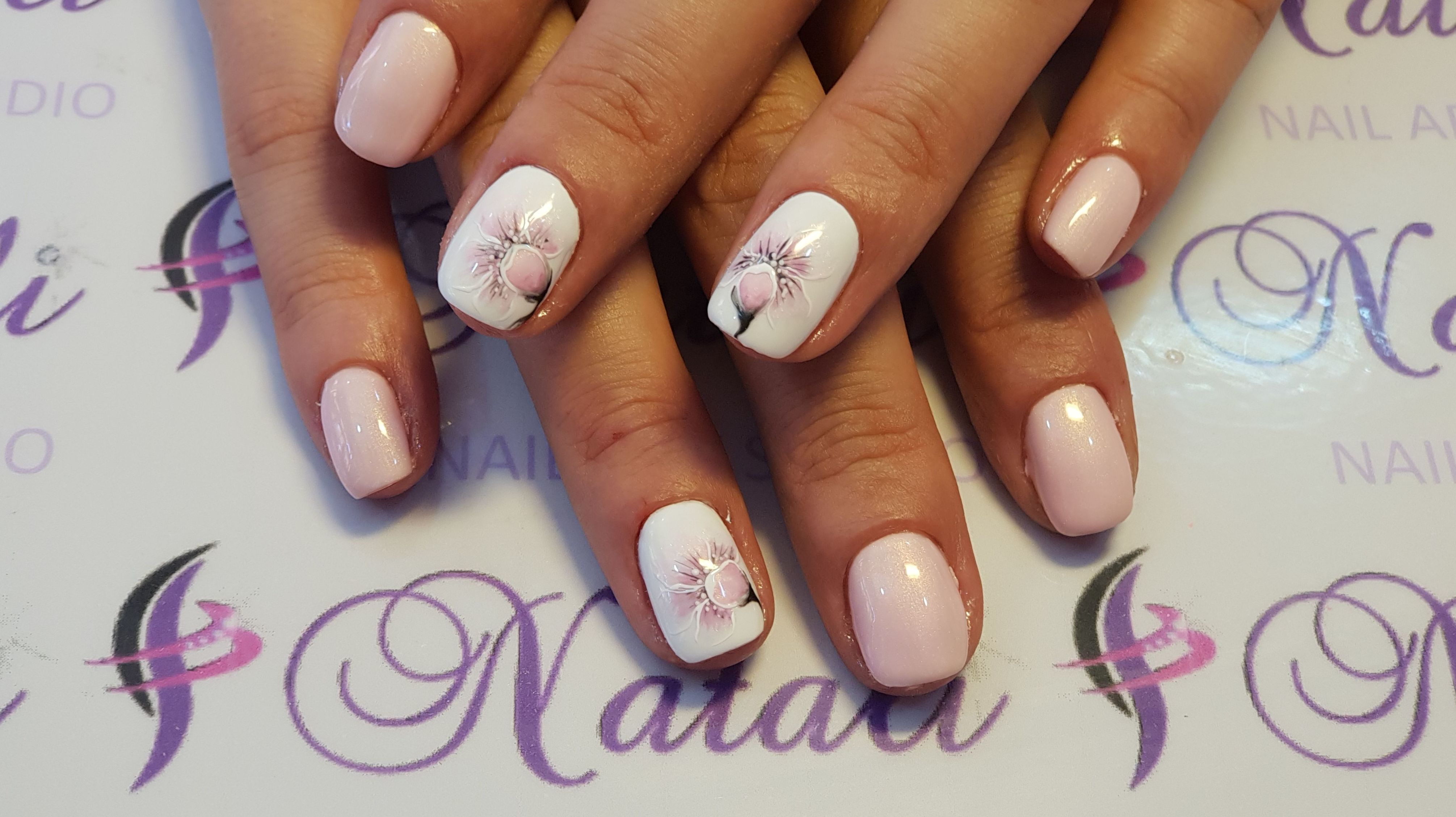 Esmaltado semipermanente con decoración