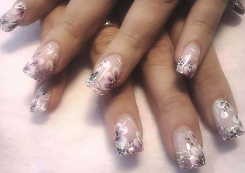 Uñas con cristales de decoración