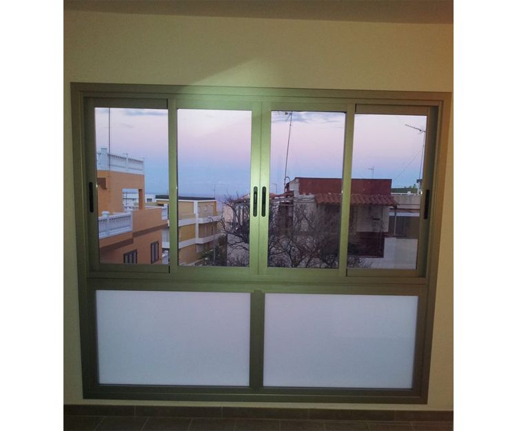 Ventana de aluminio verde