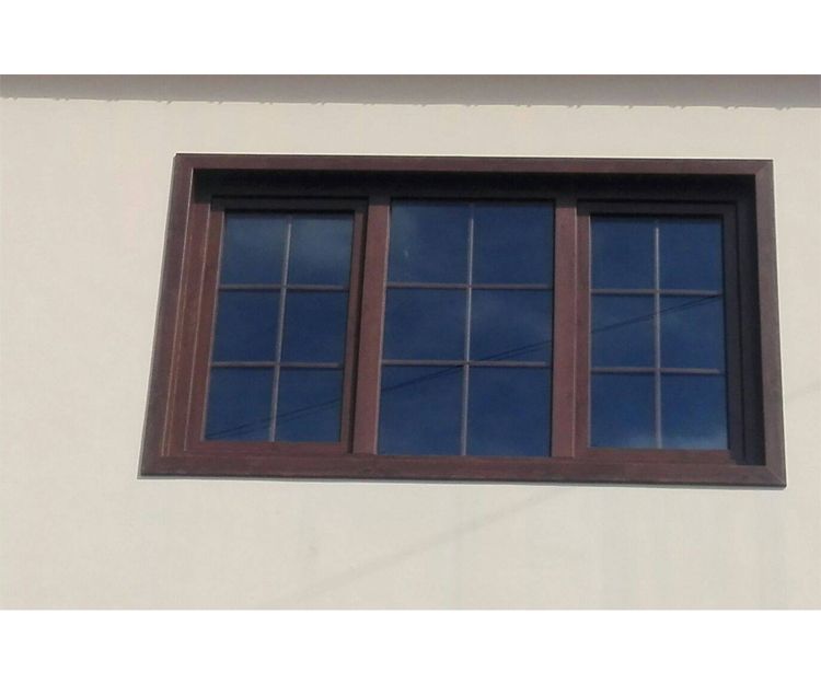 Ventana de PVC color nogal