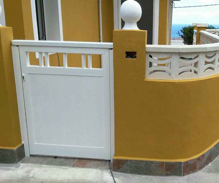 Puerta de acceso de aluminio