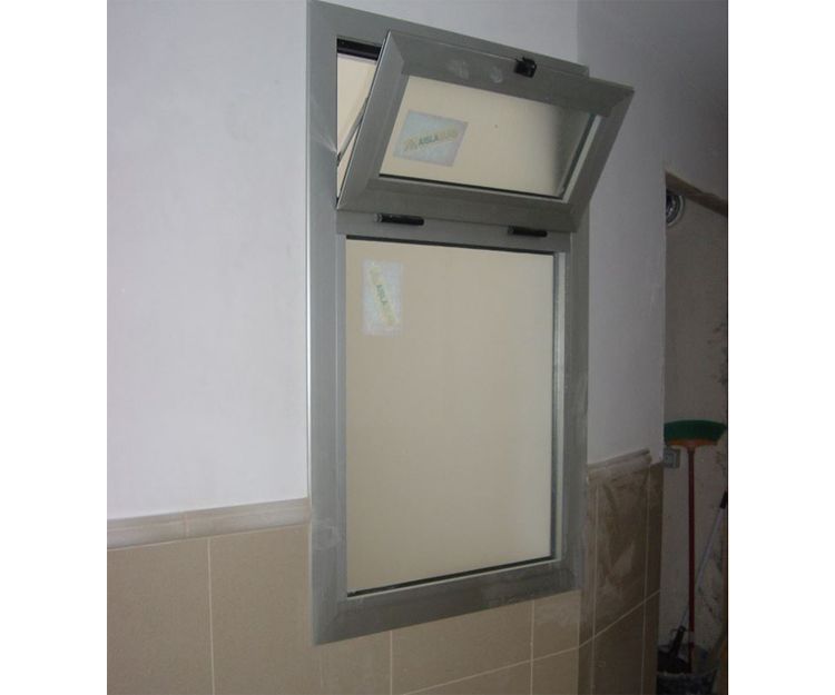 Ventana de aluminio con fijo superior abatible