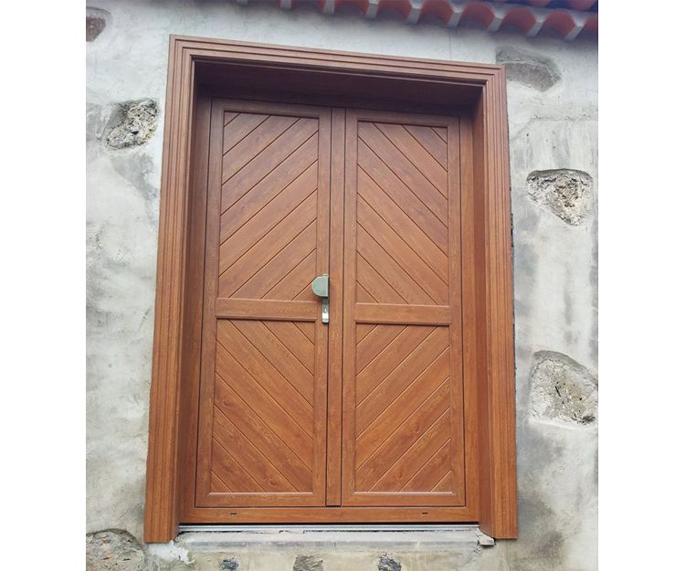 Puerta de aluminio imitación madera