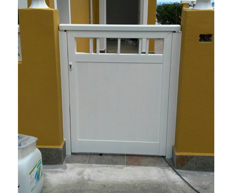 Puerta de aluminio blanco